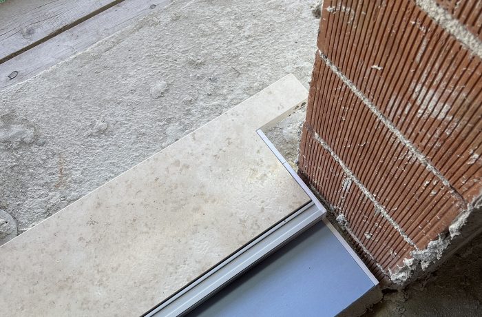 Soglia in opera con sotto soglia isolante